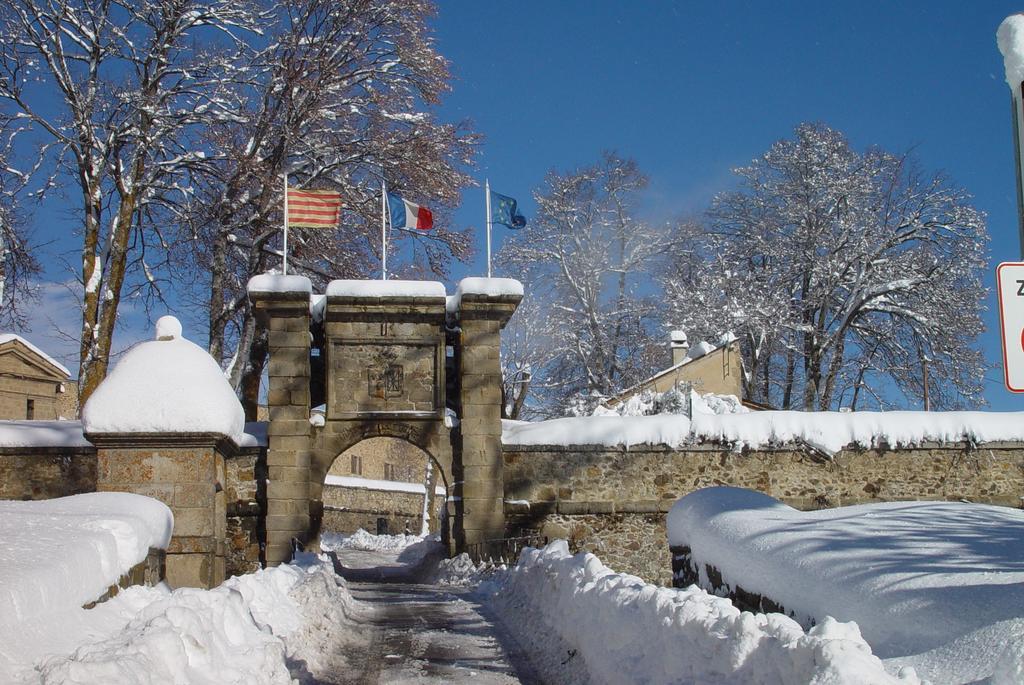 Hotel Et Residence Le Clos Cerdan Mont-Louis Bagian luar foto